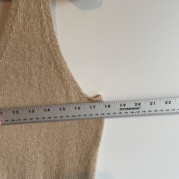 Rails Womens Beige Sleeveless V-Neck Knit Top Size S Minimalist Quiet Luxury - Picture 3 of 7
